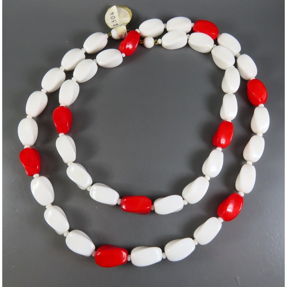 Vintage HERRING JEWELRY Red & White Milk Glass BEADED NECKLACE Twist Beads 30"